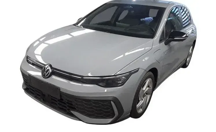 Gebraucht VW Golf VIII GTE 177 PS (130 kW) 2025 Mondsteingrau