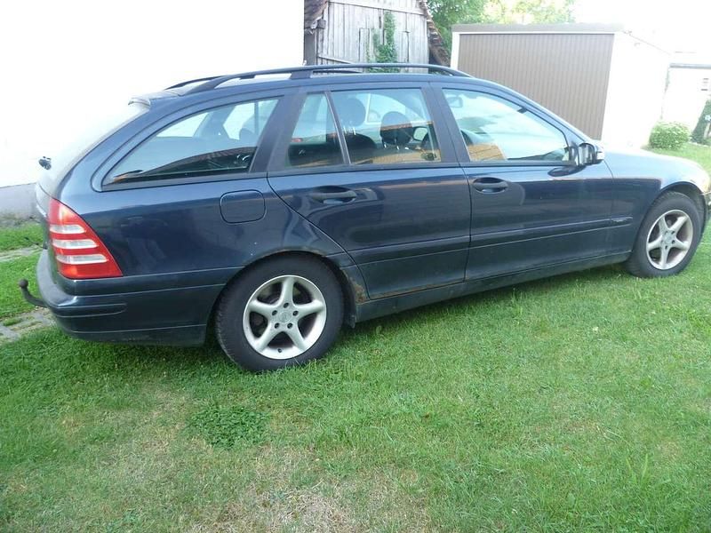 Gebraucht Mercedes C180 Classic 143 PS (105 kW) 2004 Schwarz Kombi