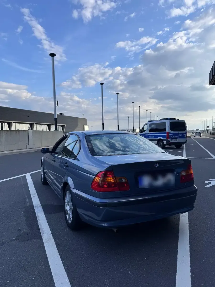 Gebraucht BMW 318 143 PS (105 kW) 2003 Blau Limousine