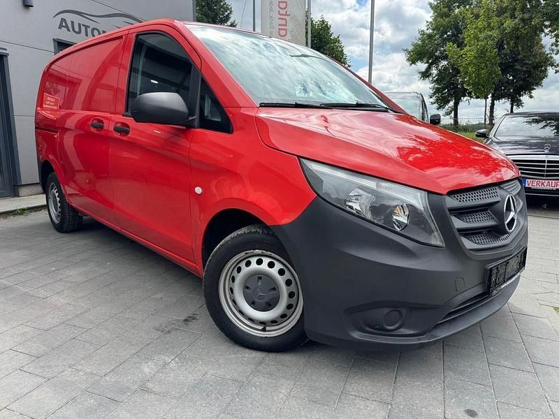 Rot Gebraucht 2015 Mercedes Vito Van / Kleinbus | 9.999 € (Fairer Preis) - Bild 1/4