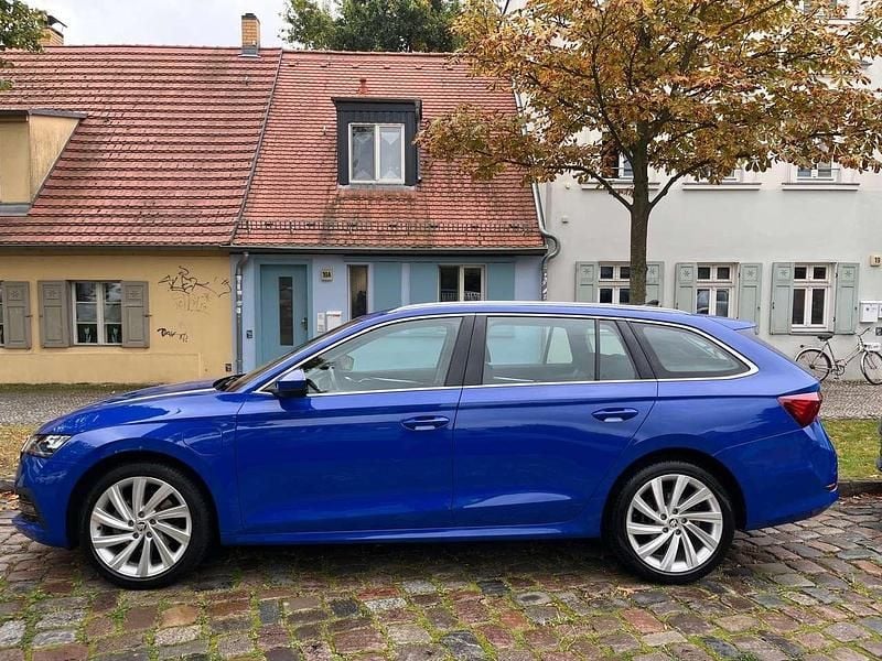Blau Gebraucht 2021 Skoda Octavia Style Kombi | 18.500 € (Superpreis) - Bild 1/4