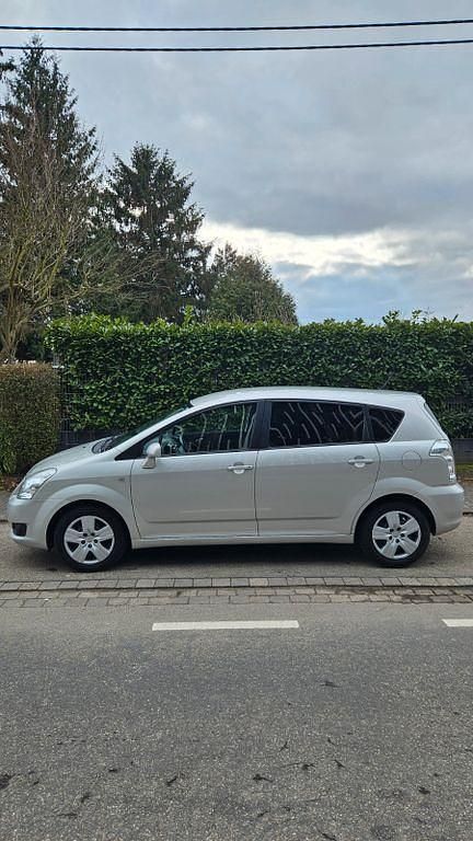 Gebraucht Toyota Corolla Verso 129 PS (94 kW) 2008 Silber Van / Kleinbus