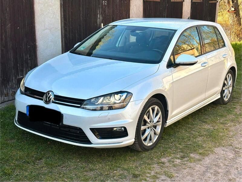 Weiß Gebraucht 2017 VW Golf VII R-line Limousine | 13.999 € - Bild 1/4