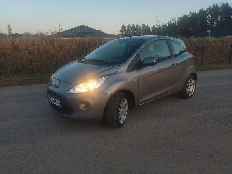 Gebraucht Ford Ka Titanium 69 PS (50 kW) 2012 Grau Kleinwagen