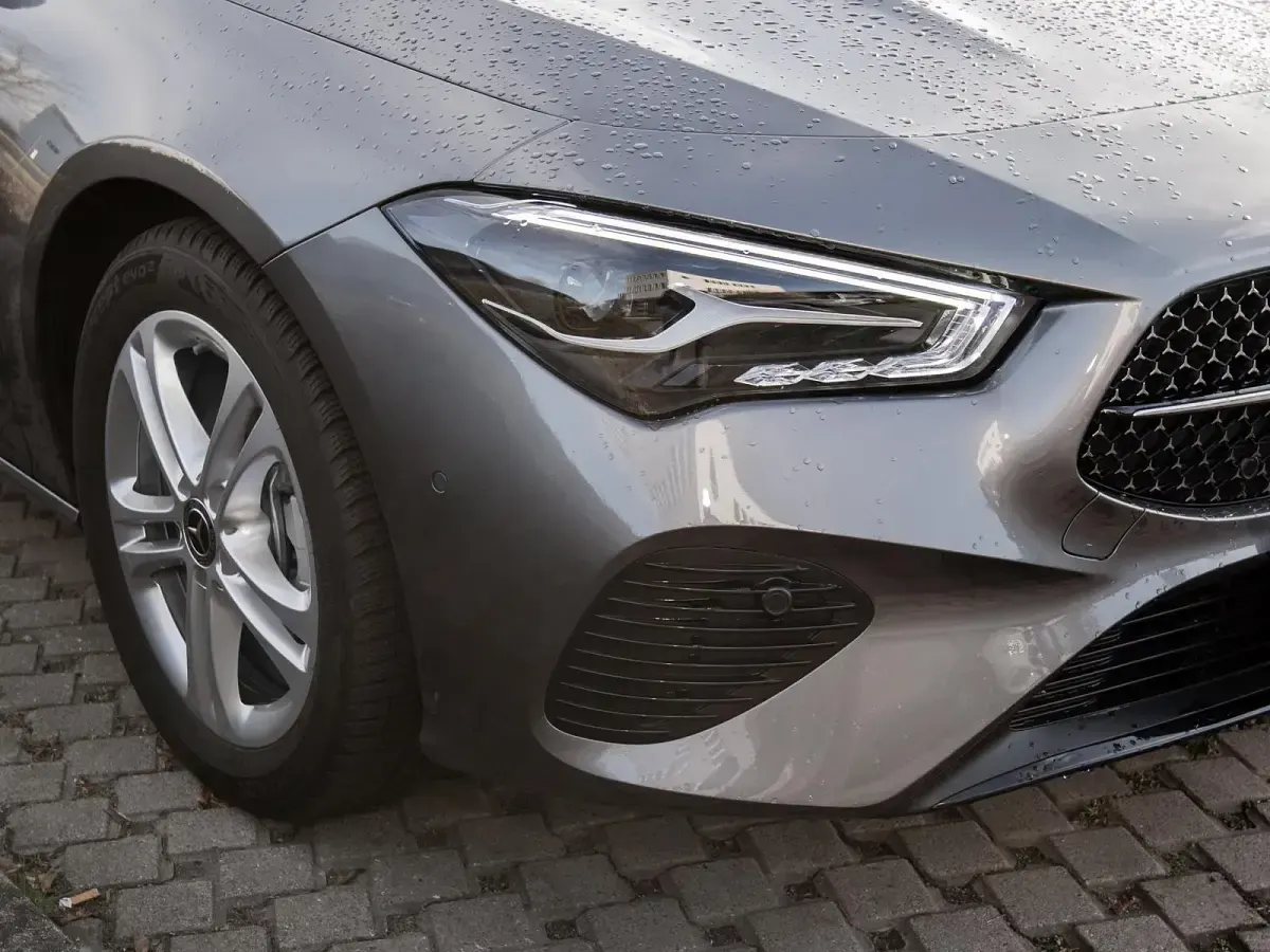 Gebraucht Mercedes CLA200 Progressive 163 PS (119 kW) 2026 Metalliclack mountaingrau Kombi