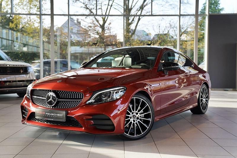 Rot Gebraucht 2018 Mercedes C220 AMG line Coupé | 32.800 € (Teuer) - Bild 1/3