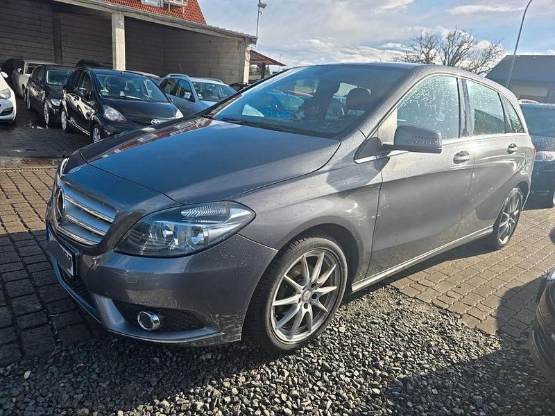 Gebraucht Mercedes B180 122 PS (89 kW) 2014 Grau Van / Kleinbus