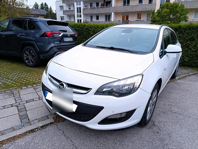 Weiß Gebraucht 2015 Opel Astra Kombi | 5.600 € (Guter Preis) - Bild 1/4