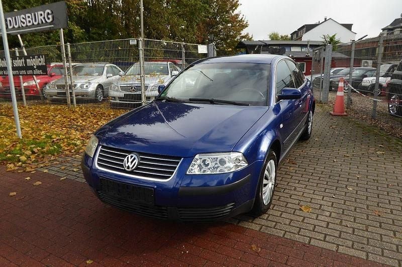 Blau Gebraucht 2002 VW Passat Family Limousine | 3.490 € (Teuer) - Bild 1/4