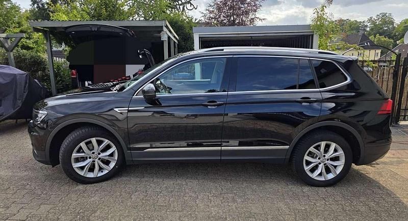 Schwarz Gebraucht 2018 VW Tiguan Allspace Comfortline SUV | 26.599 € (Fairer Preis) - Bild 1/4
