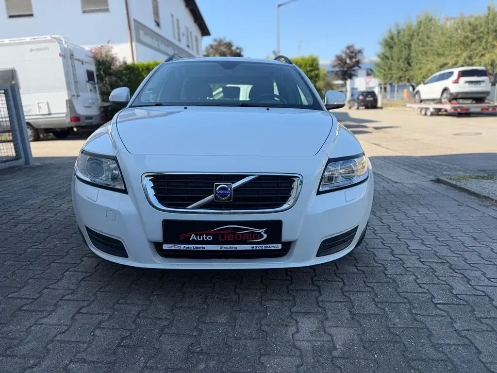 Gebraucht Volvo V50 109 PS (80 kW) 2009 Weiß Kombi