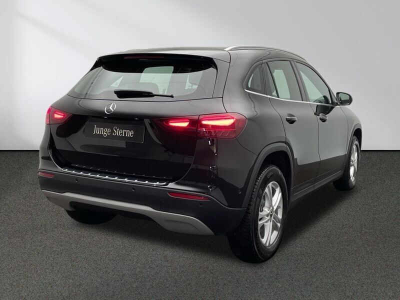 Gebraucht Mercedes GLA200 163 PS (119 kW) 2023 Schwarz SUV