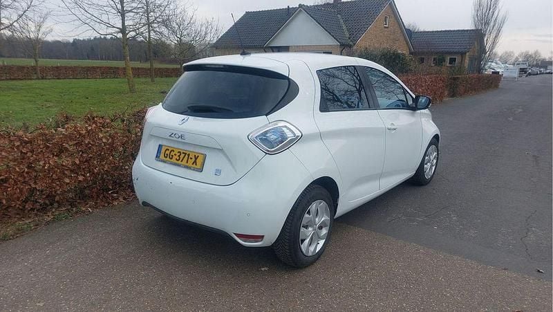 Gebraucht Renault Zoe Life 64 kW (88 PS) 2015 Weiß Kleinwagen