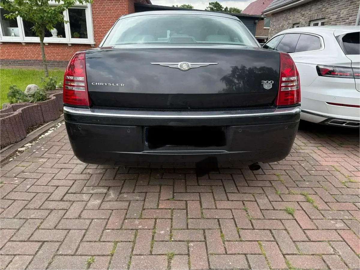 Second-hand Chrysler 300C 249 CP (183 kW) 2004 Negru Berlinǎ