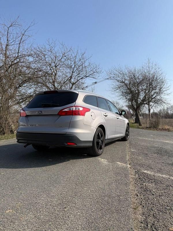 Używany Ford Focus Titanium 125 KM (91 kW) 2012 Szary Kombi