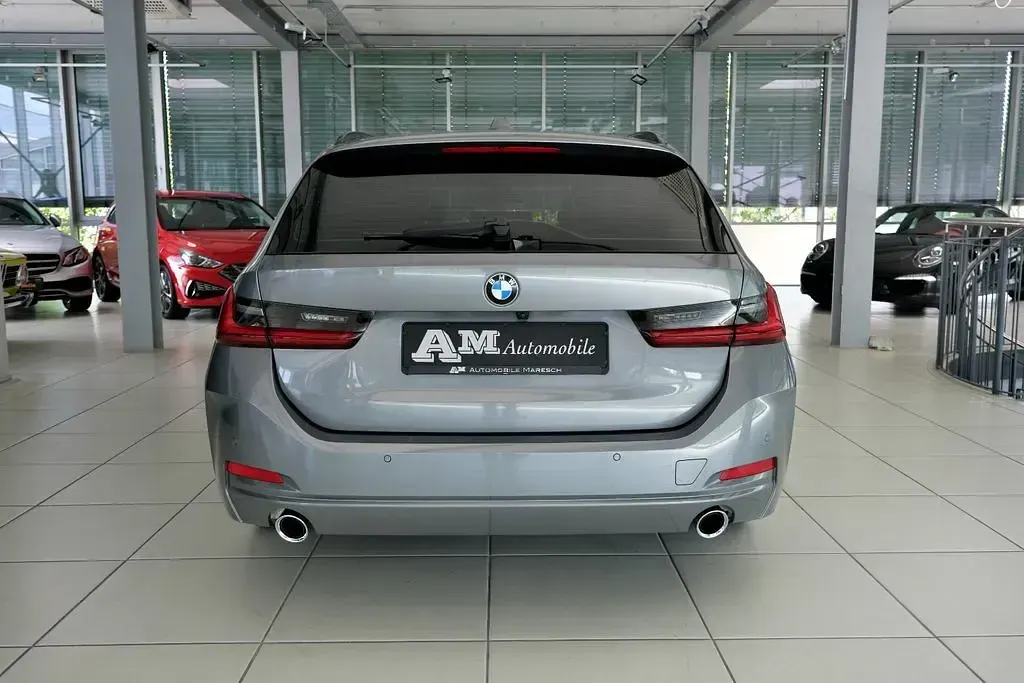 Gebraucht BMW 318 Performance 156 PS (114 kW) 2023 Grau Kombi