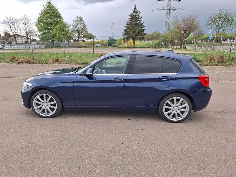 Blau Gebraucht 2018 BMW 120 Urban Line Kleinwagen | 17.990 € (Guter Preis) - Bild 1/4