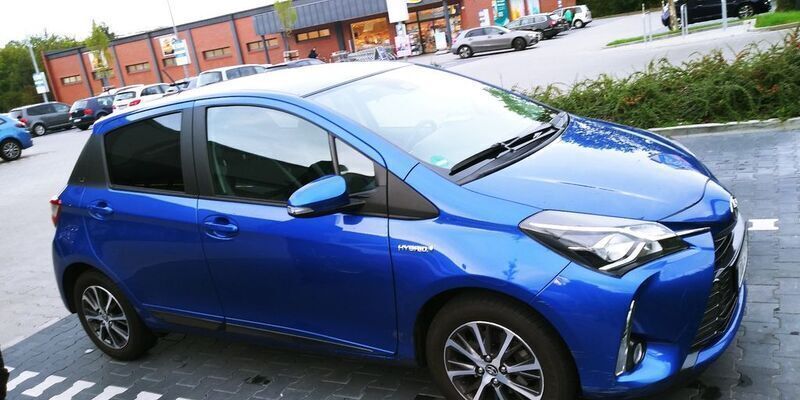 Blau Gebraucht 2019 Toyota Yaris Hybrid Club Kleinwagen | 14.000 € (Guter Preis) - Bild 1/4
