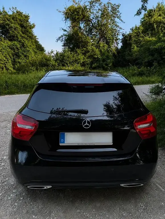 Gebraucht Mercedes A200 Urban 156 PS (114 kW) 2016 Schwarz Kleinwagen