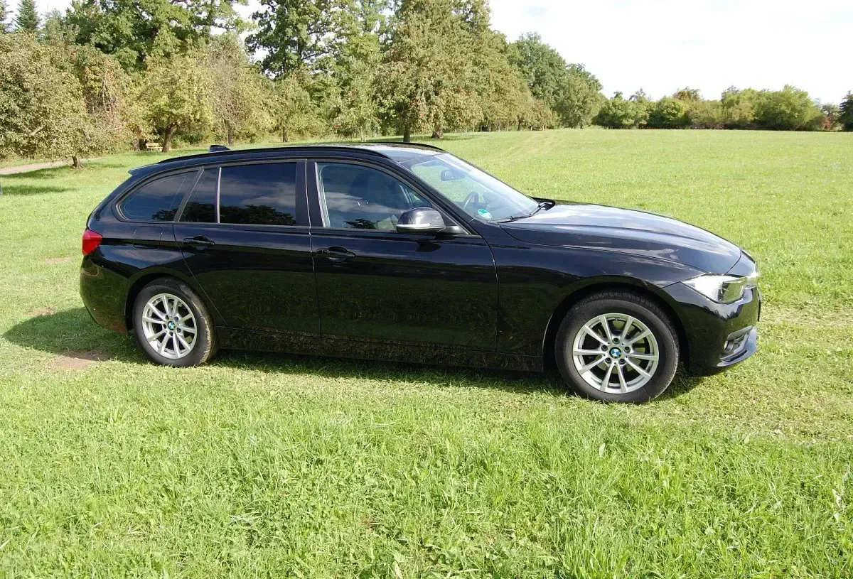 Gebraucht BMW 318 Advantage 136 PS (100 kW) 2017 Schwarz Kombi