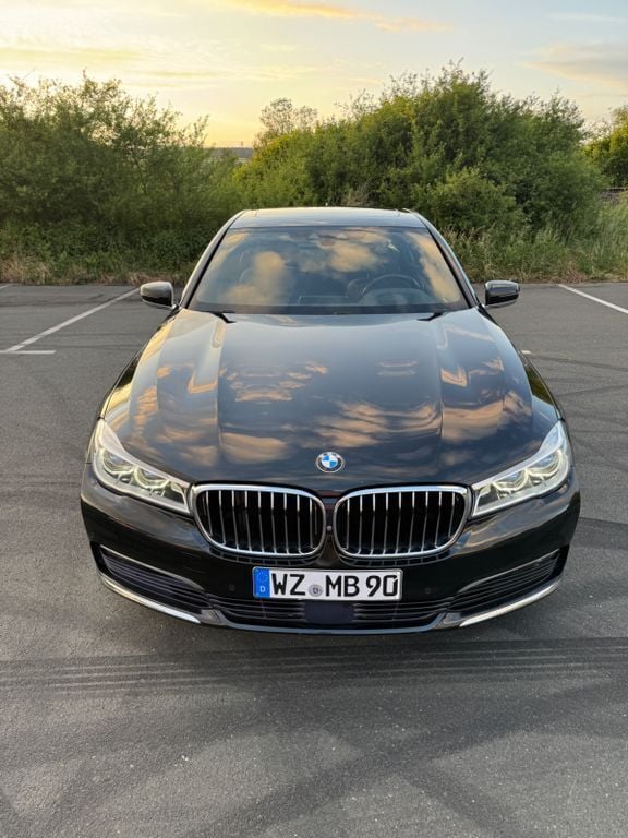 Schwarz Gebraucht 2016 BMW 740 Luxury Line Limousine | 25.350 € (Superpreis) - Bild 1/4