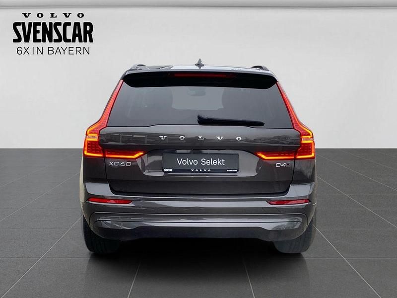 Gebraucht Volvo XC60 Core 197 PS (144 kW) 2022 Grau SUV