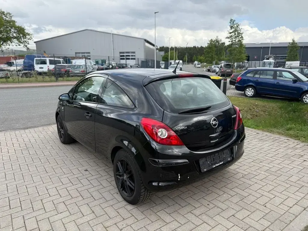 Gebraucht Opel Corsa Active 69 PS (50 kW) 2013 Schwarz Kleinwagen