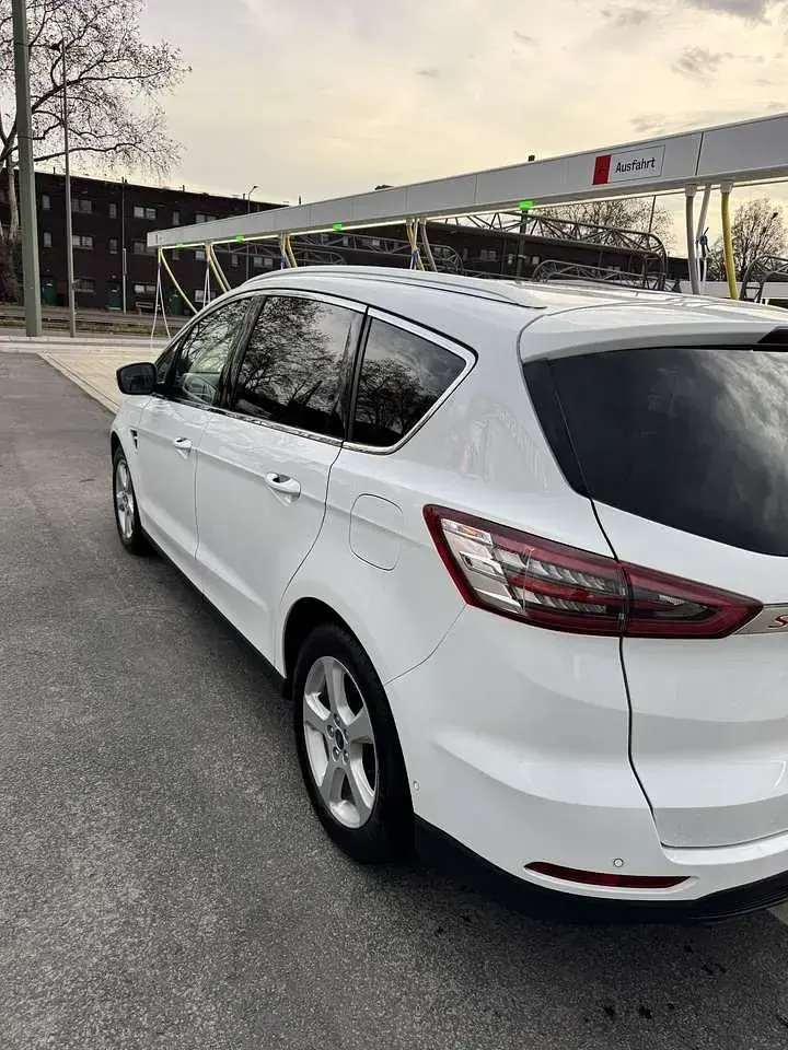 Gebraucht Ford S-MAX Titanium 150 PS (110 kW) 2019 Weiß Van / Kleinbus