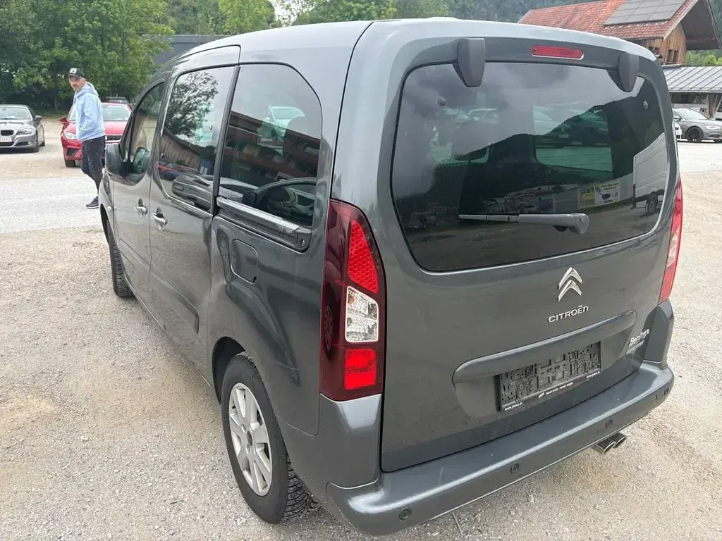 Used Citroën Berlingo SELECTION 99 HP (72 kW) 2018 Grey Minivan