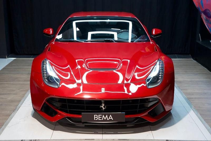 Second-hand Ferrari F12 741 CP (545 kW) 2015 Roșu Coupe