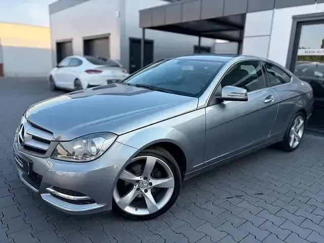 Gebraucht Mercedes C180 156 PS (114 kW) 2012 Andere Coupé