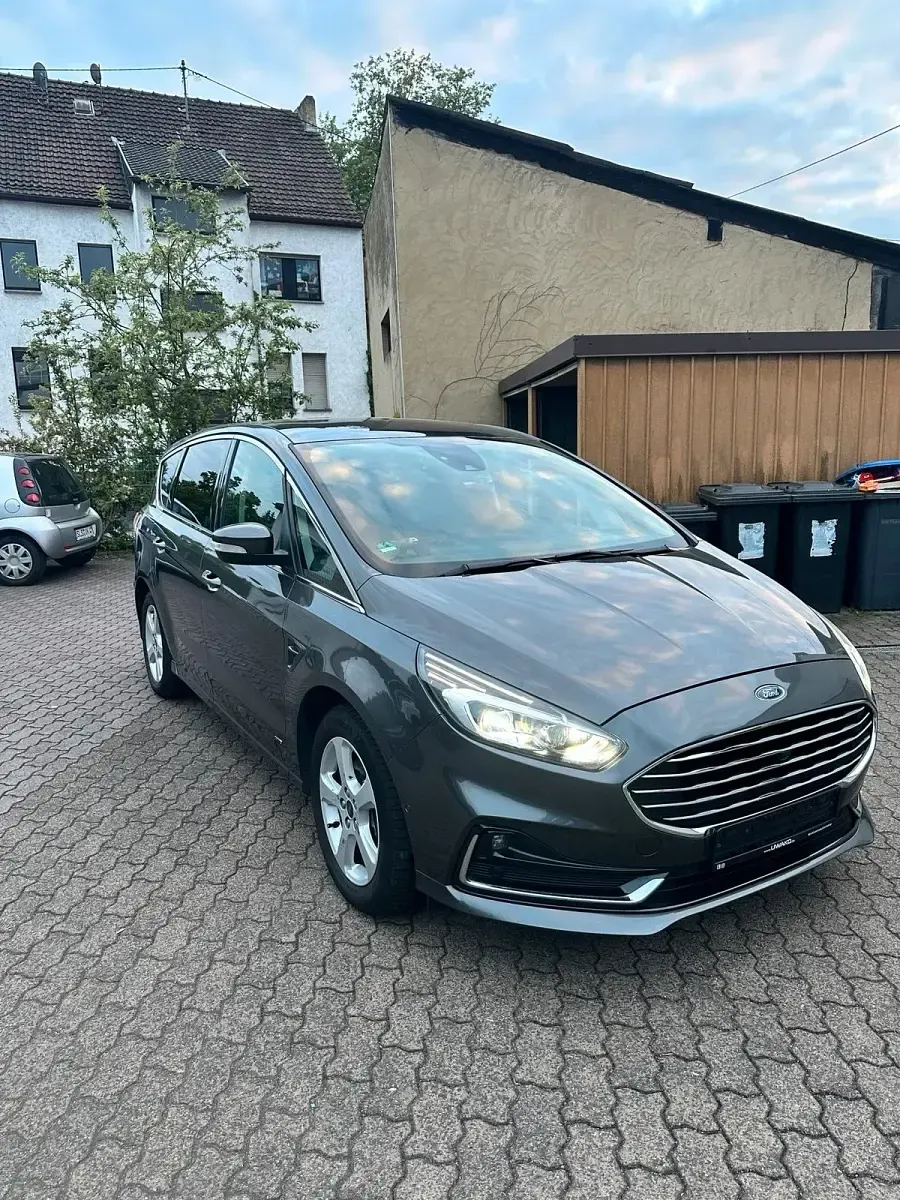 Gebraucht Ford S-MAX Titanium 190 PS (139 kW) 2020 Grau Van / Kleinbus