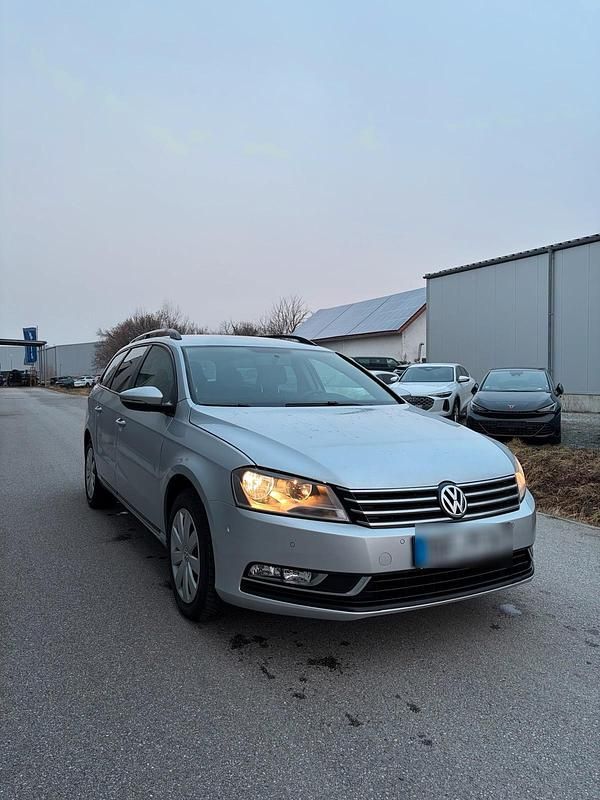 Gebraucht VW Passat 140 PS (102 kW) 2012 Grau Limousine