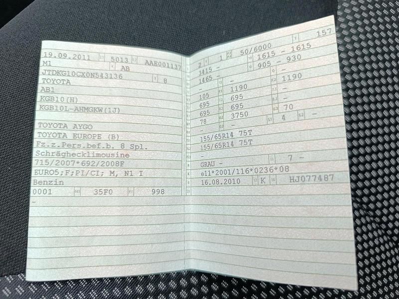 Gebraucht Toyota Aygo 68 PS (50 kW) 2011 Grau Kleinwagen