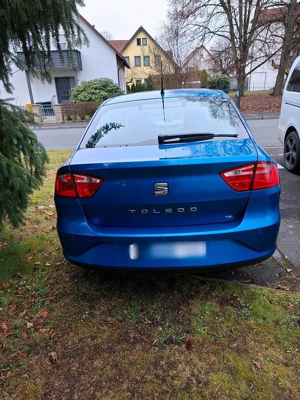 Gebraucht Seat Toledo 105 PS (77 kW) 2014 Blau Kleinwagen