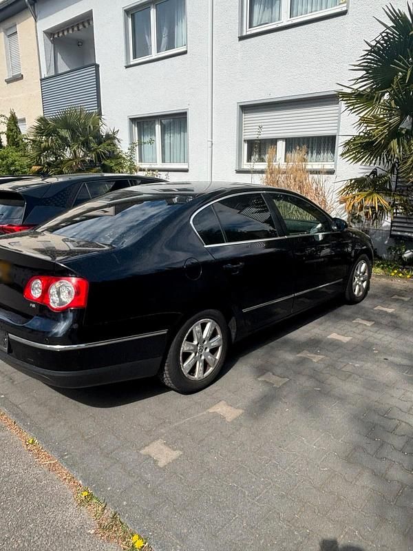 Second-hand VW Passat 116 CP (85 kW) 2008 Negru Berlinǎ