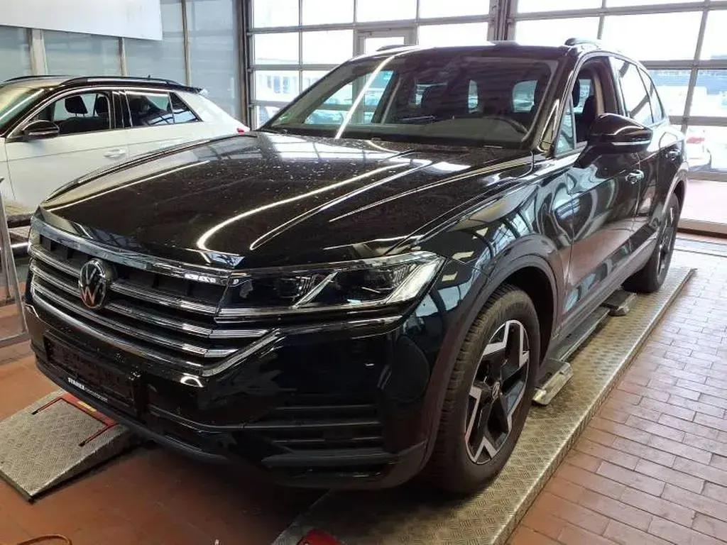 Gebraucht VW Touareg Basis 231 PS (169 kW) 2024 Schwarz SUV