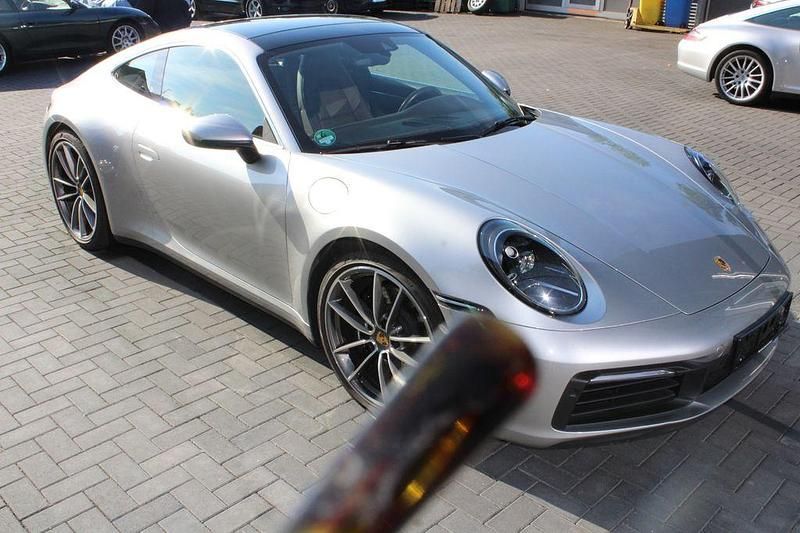 Silber Gebraucht 2019 Porsche 911 Carrera 4S Coupé | 122.800 € (Etwas zu teuer) - Bild 1/4