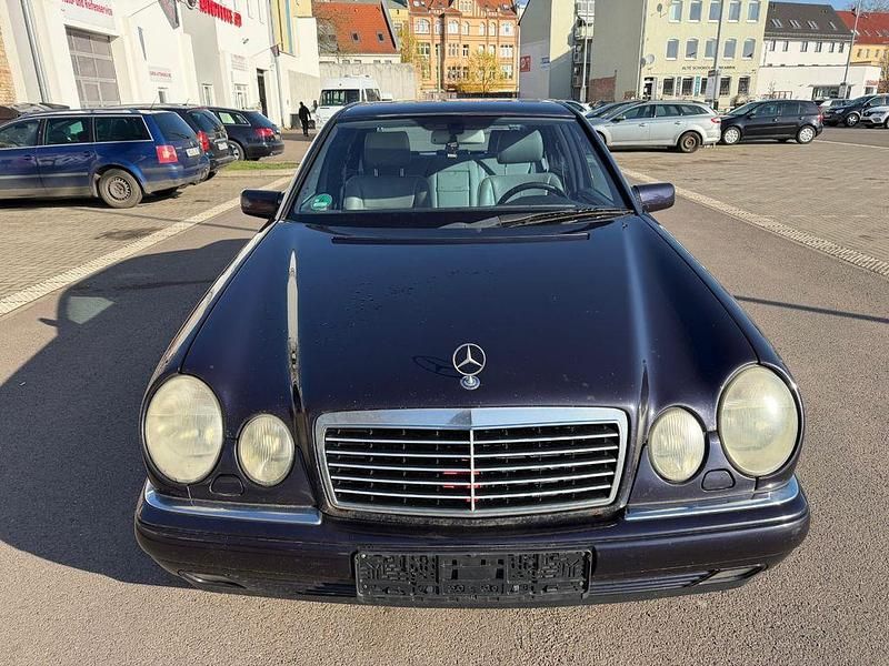 Gebraucht Mercedes E280 Avantgarde 204 PS (150 kW) 1998 Blau Limousine