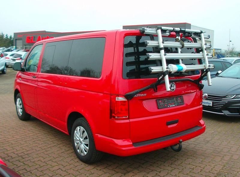 Gebraucht VW Multivan Trendline 150 PS (110 kW) 2019 Rot Van