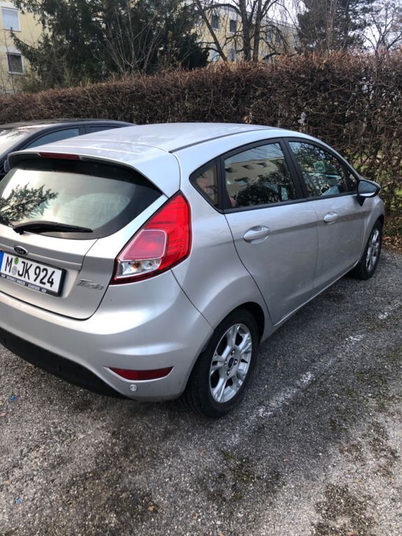 Silber Gebraucht 2014 Ford Fiesta Celebration Kleinwagen | 5.800 € (Superpreis) - Bild 1/4