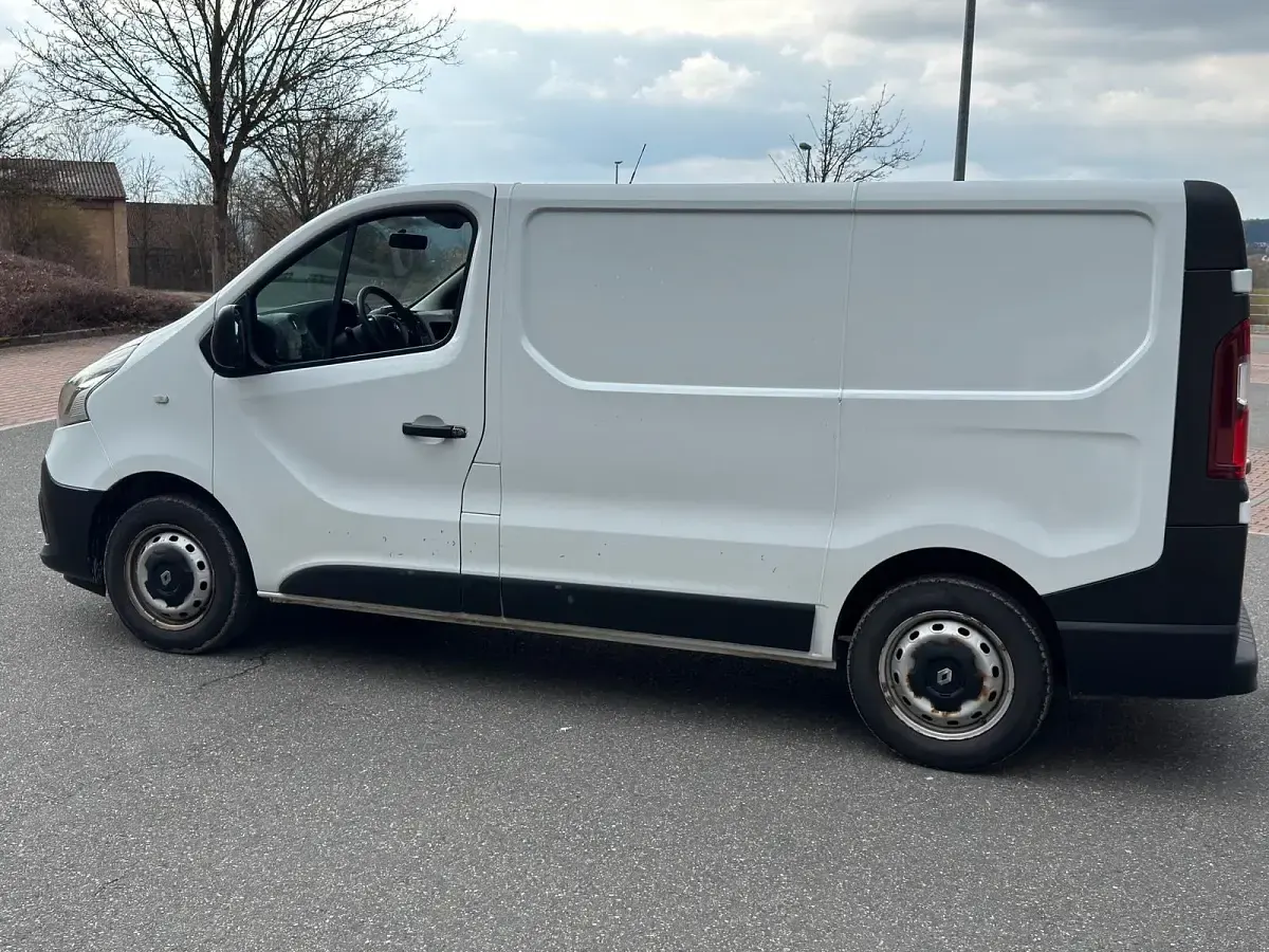 Gebraucht Renault Trafic 120 PS (88 kW) 2015 Weiß Van / Kleinbus