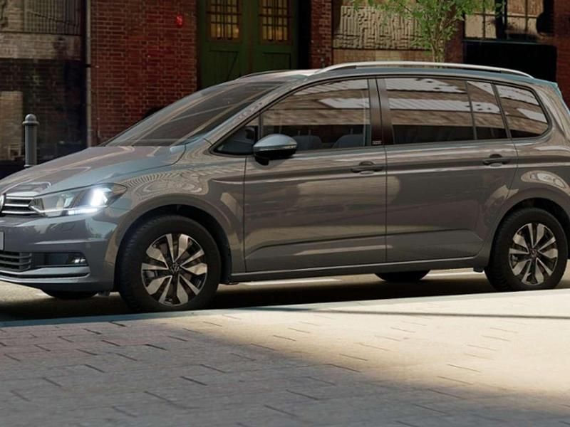 Gebraucht VW Touran S 122 PS (89 kW) 2025 Grau Van / Kleinbus