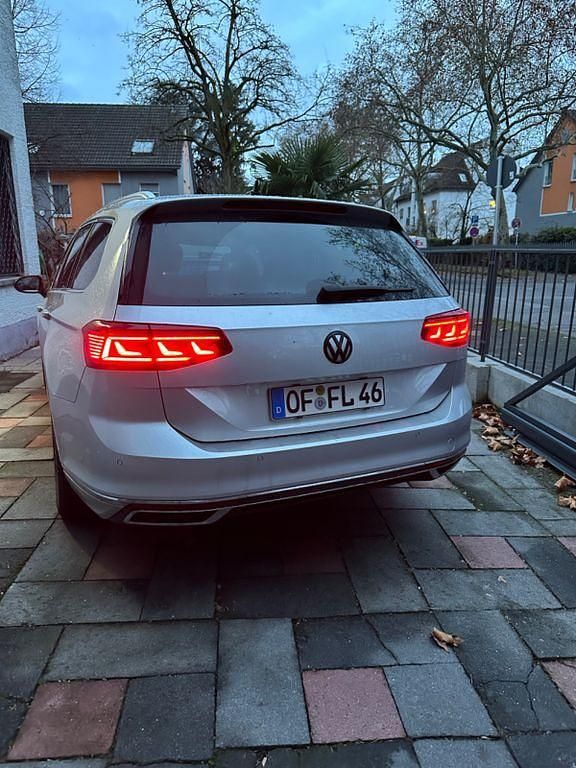 Gebraucht VW Passat 239 PS (175 kW) 2020 Silber Kombi