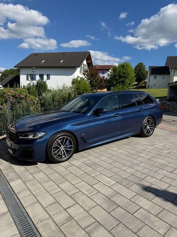 Gebraucht BMW 530 M Sport 286 PS (210 kW) 2021 Blau Kombi