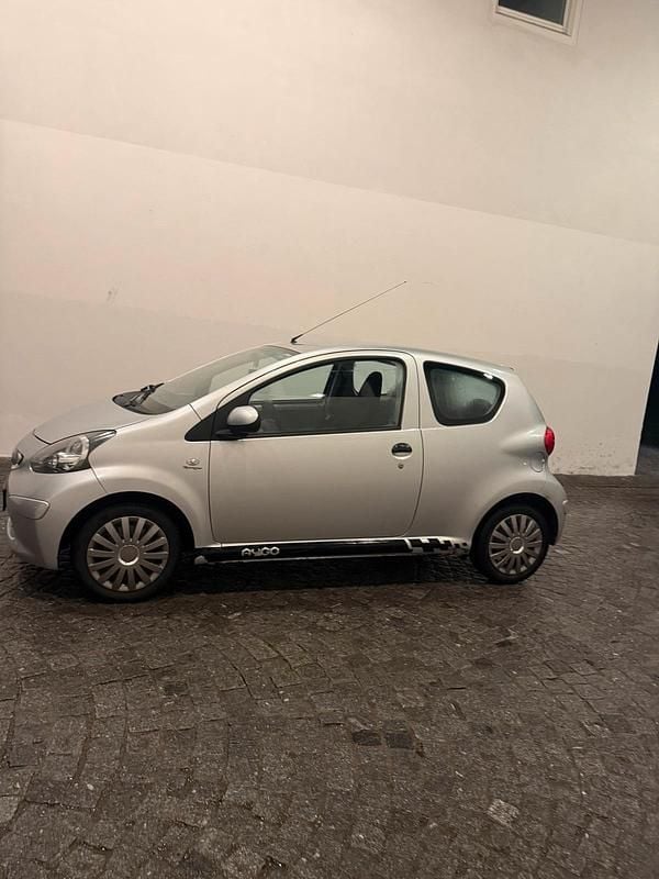 Gebraucht Toyota Aygo 68 PS (50 kW) 2009 Grau Kleinwagen