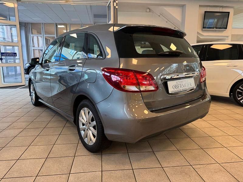 Gebraucht Mercedes B180 122 PS (89 kW) 2015 Grau Van / Kleinbus