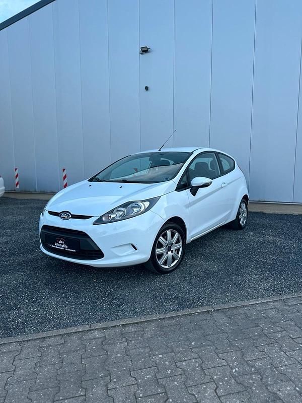 Gebraucht Ford Fiesta Trend 80 PS (58 kW) 2010 Weiß Kleinwagen