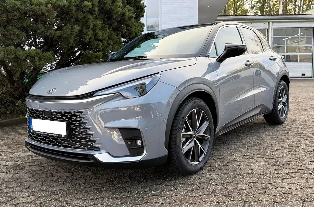 Gebraucht Lexus LBX 136 PS (100 kW) 2024 Grau SUV