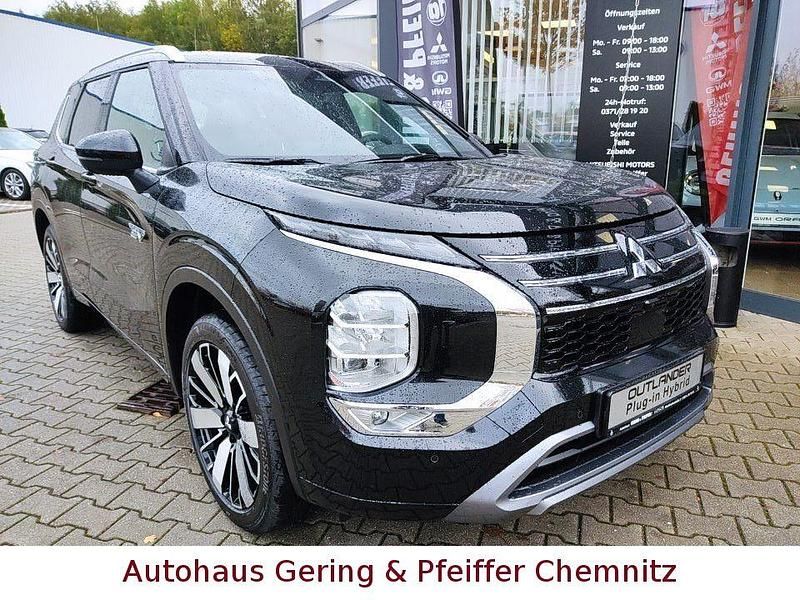 Schwarz Neu 2025 Mitsubishi Outlander P-HEV Top SUV | 56.450 € (Teuer) - Bild 1/4